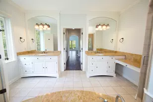 11560 N Canterbury Dr, Mequon, WI 53092 - Photo 15