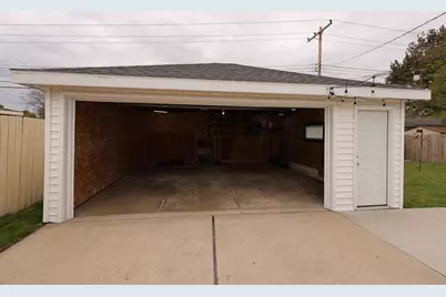 56  Illinois St, Racine, WI 53405 - Photo 9
