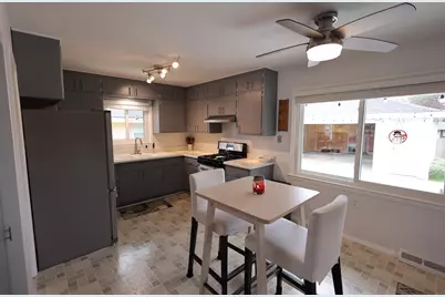56  Illinois St, Racine, WI 53405 - Photo 11