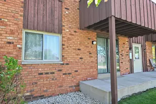 10352 W Whitnall Edge Ct, Franklin, WI 53132 - Photo 5
