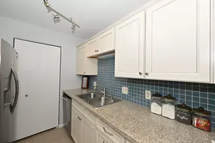 10352 W Whitnall Edge Ct, Franklin, WI 53132 - Photo 15