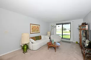 10352 W Whitnall Edge Ct, Franklin, WI 53132 - Photo 7