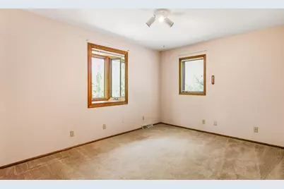 4657 S 114th St, Greenfield, WI 53228 - Photo 21