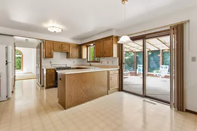 4657 S 114th St, Greenfield, WI 53228 - Photo 7