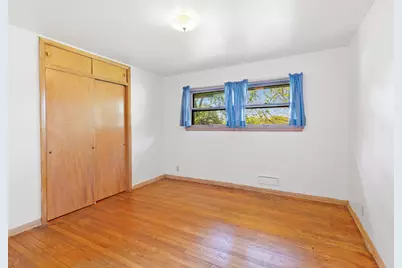 4795 S Brookdale Dr, Greenfield, WI 53228 - Photo 9