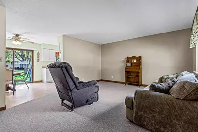 825  Valley Ct, Onalaska, WI 54650 - Photo 7