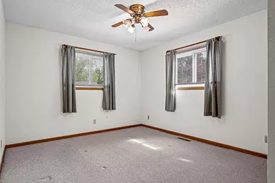 825  Valley Ct, Onalaska, WI 54650 - Photo 17