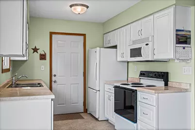 825  Valley Ct, Onalaska, WI 54650 - Photo 11