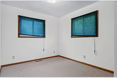 825  Valley Ct, Onalaska, WI 54650 - Photo 19