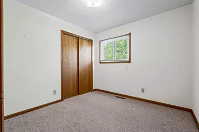 825  Valley Ct, Onalaska, WI 54650 - Photo 13