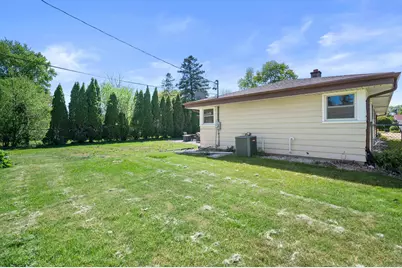 5358  Mulberry Dr, Greendale, WI 53129 - Photo 27