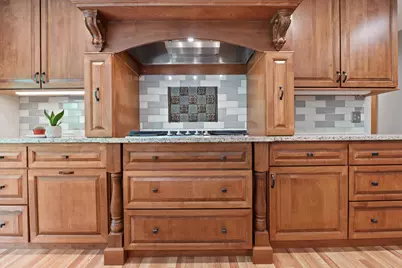 4385 S Sommerset Dr, New Berlin, WI 53151 - Photo 9