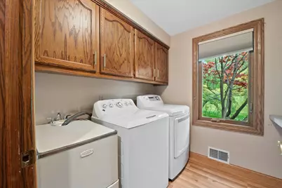 4385 S Sommerset Dr, New Berlin, WI 53151 - Photo 21