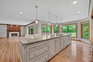 4385 S Sommerset Dr, New Berlin, WI 53151 - Photo 11