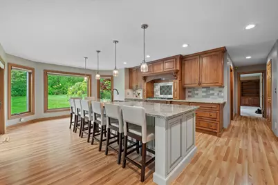 4385 S Sommerset Dr, New Berlin, WI 53151 - Photo 5