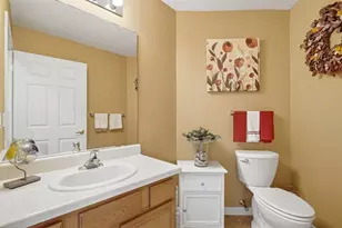 N16W26512 Golf View Ln, Pewaukee, WI 53072 - Photo 13