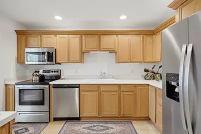 N16W26512  Golf View Ln #E, Pewaukee, WI 53072 - Photo 3