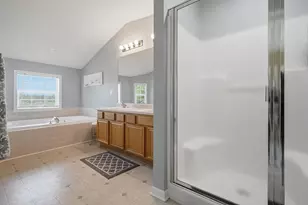 N16W26512 Golf View Ln, Pewaukee, WI 53072 - Photo 17