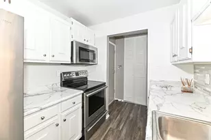 8117 W Manitoba St, West Allis, WI 53219 - Photo 11
