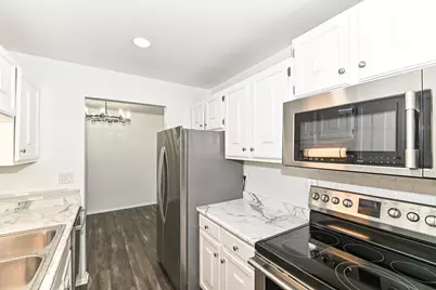 8117 W Manitoba St #14, West Allis, WI 53219 - Photo 9