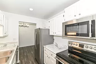 8117 W Manitoba St, West Allis, WI 53219 - Photo 9