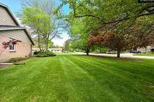 9490 N Waverly Dr, Bayside, WI 53217 - Photo 23