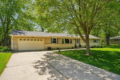 N50W17803  Greenview Ave, Menomonee Falls, WI 53051 - Photo 3