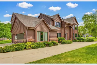 13645 W Maria Dr, New Berlin, WI 53151 - Photo 3