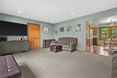 14101 W Maple Ridge Rd, New Berlin, WI 53151 - Photo 13