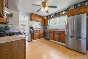 2905 S 95th St, West Allis, WI 53227 - Photo 9