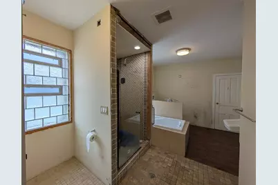 2329 N Vel R Phillips Ave #2331, Milwaukee, WI 53212 - Photo 27