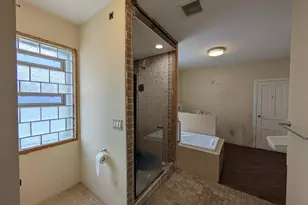 2329 N Vel R. Phillips Ave, Milwaukee, WI 53212 - Photo 27