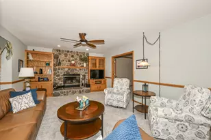 W166N10248 Calico Ln, Germantown, WI 53022 - Photo 7