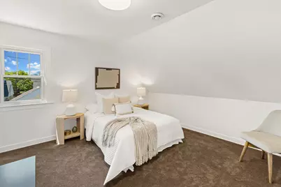 4867 N Berkeley Blvd, Whitefish Bay, WI 53217 - Photo 9