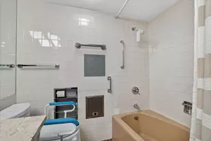 1610 N Prospect Ave, Milwaukee, WI 53202 - Photo 17