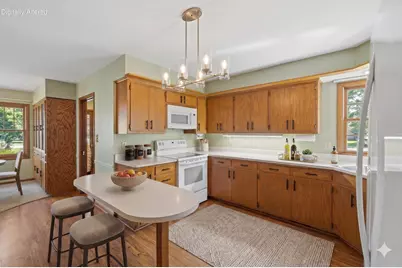 10780  Crestview Dr, Cedarburg, WI 53012 - Photo 9
