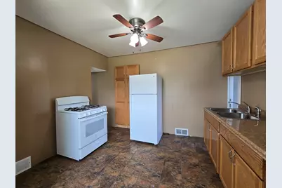 1031 S 98th St, West Allis, WI 53214 - Photo 3