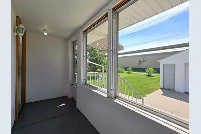 1031 S 98th St, West Allis, WI 53214 - Photo 25