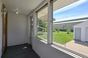 1031 S 98th St, West Allis, WI 53214 - Photo 25