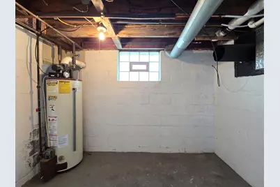 1031 S 98th St, West Allis, WI 53214 - Photo 23