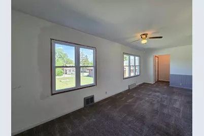 1031 S 98th St, West Allis, WI 53214 - Photo 7