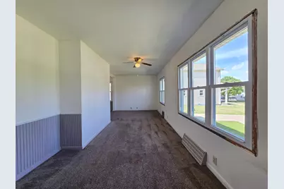 1031 S 98th St, West Allis, WI 53214 - Photo 9