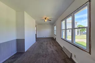 1031 S 98th St, West Allis, WI 53214 - Photo 9