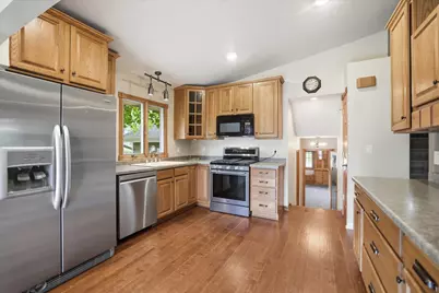 1880  Stardust Dr, Waukesha, WI 53186 - Photo 3