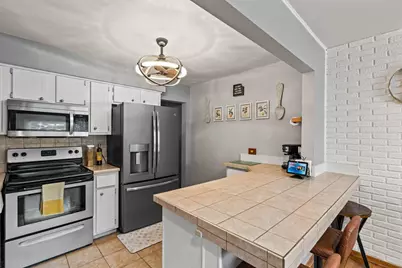 3119 W King Arthurs Ct, Greenfield, WI 53221 - Photo 11