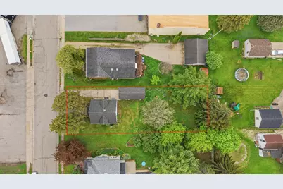329  Schwartz St, Plymouth, WI 53073 - Photo 25