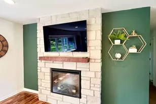 2525 Tilton Ln, Brookfield, WI 53045 - Photo 9