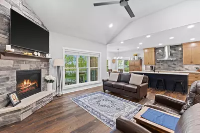 3013  Crosswinds Dr, Racine, WI 53403 - Photo 5