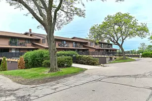 8525 W Waterford Ave, Greenfield, WI 53228 - Photo 29