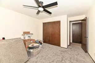 8525 W Waterford Ave, Greenfield, WI 53228 - Photo 23